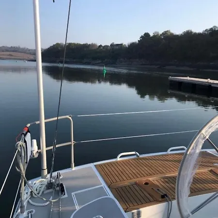 Veleiro em Leça da Palmeira *